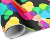 Regenboogcirkels op zwart cadeaupapier (Rol Hoek)