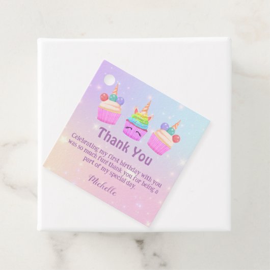 regenboogcupcakes bedankt meisje voor de eerste ve bedankjes labels (In situ)