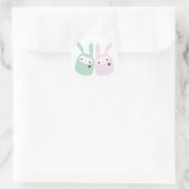 Regenbooggekleurde reuzenbunnies ronde sticker (Tas)