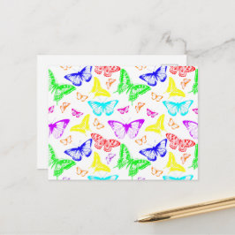Regenbooggekleurde vlinders vliegen briefkaart