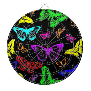 Regenbooggekleurde vlinders vliegen dartbord