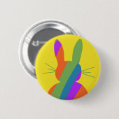 Regenbooggestreepte paashaas ronde button 5,7 cm (Voorkant /achterkant)