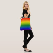 Regenbooggradiënt gestript tote bag (Op model)