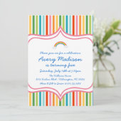 Regenbooggroot STripe Modern Birthday Invite Kaart (Staand voorkant)