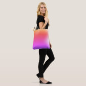 Regenboogkleur  tote bag (Op model)