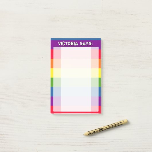 Regenboogkleuren met aangepaste tekst post-it® notes (Op bureau)
