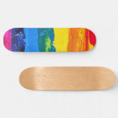 Regenboogkleurige acrylverf-kaaskleuren geprikte v persoonlijk skateboard (Horizontaal)