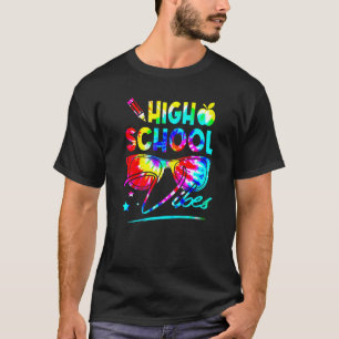 Regenboogkleurige kleurstof laat schoolbloemen ter t-shirt