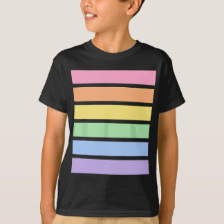 Regenboogpasta, gestreept t-shirt