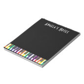 Regenboogpianotoetsen op zwart notitieblok (Linkerzijde)