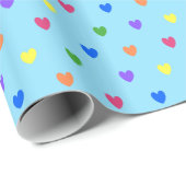 Regenboogpolka harten op babyblauw cadeaupapier (Rol Hoek)