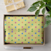 Regenboogpolka harten op geel tissuepapier (Geschenk)