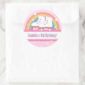 Regenboogrolschaatsen op dag van dag ronde sticker (Tas)