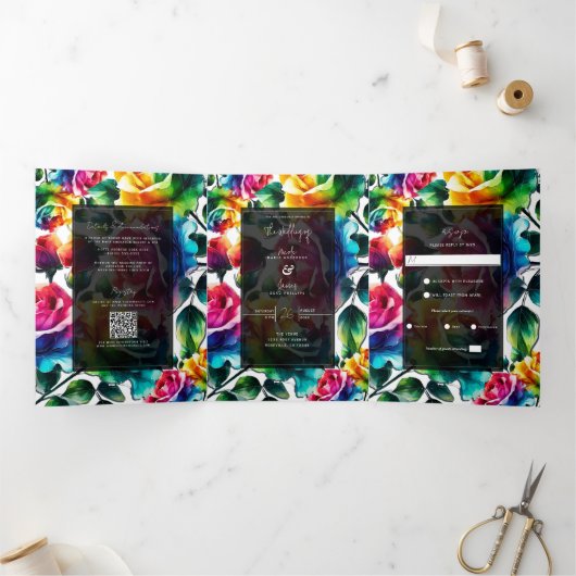 Regenboogrozen Zwart & Wit Bruiloft met Levendige Drieluik Uitnodiging (Binnen)