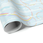 Regenboogstralen met witte wolken in de blauwe hem cadeaupapier (Rol Hoek)