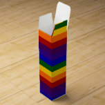 Regenboogstrips Wijn<br><div class="desc">Rood,  oranje,  geel,  groen,  blauw,  indigo,  violet: de kleuren van de regenboog worden in dit ontwerp in verticale strepen weergegeven. De festieve regenboogsequentie herhaalt zich in het ontwerp. Digitaal gemaakt 8800 x 5200 pixels afbeelding. Copyright ©2011 Claire E. Skinner,  Alle rechten voorbehouden.</div>