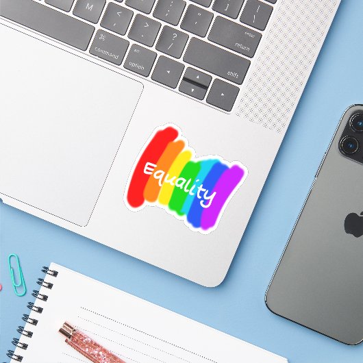 Regenboogtekst "Gelijkheid" Sticker (Laptop met iPhone)