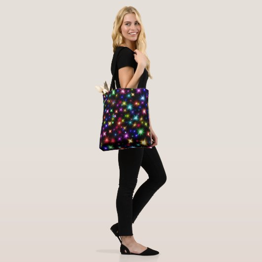 Regenboogvangers, sterren en vuurwerk tote bag (Op model)