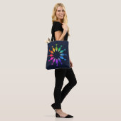 Regenboogvis in oceaan schattig kleurrijk patroon tote bag (Op model)