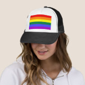 Regenboogvlag Trucker Pet (In situ)