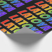 Regenboogvoornaam "LATOYA"; vun en kleurrijk Cadeaupapier (Hoek)