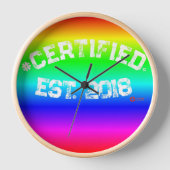 REGENBOOGWANDKLOK #GECERTIFICEERD (Voorkant)