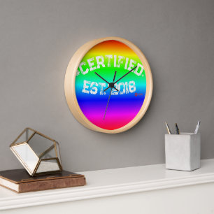 REGENBOOGWANDKLOK #GECERTIFICEERD