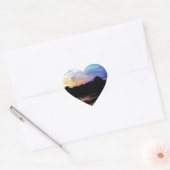 Regenboogzonsonderstel op bergmeer hart sticker (Envelop)