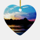 Regenboogzonsonderstel op bergmeer keramisch ornament (Voorkant)
