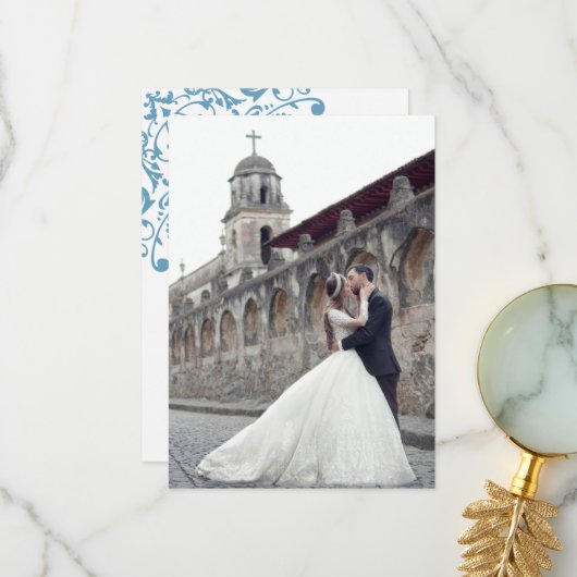 Regency French Blue Fleur de Lis Wedding Photo Bedankkaart (Voorkant / Achterkant in situ)