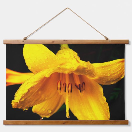 Regendruppels op de gele lelie hangend wandkleed (Voorkant)