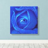 regendruppels op een blauw Roos Canvas Afdruk (Insitu (Houten vloer))