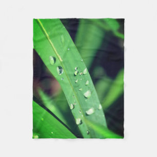 Regendruppels op gras fleece deken