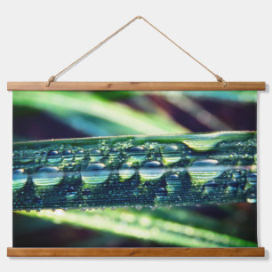 Regendruppels op gras hangend wandkleed