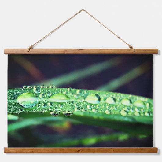 Regendruppels op gras hangend wandkleed (Voorkant)