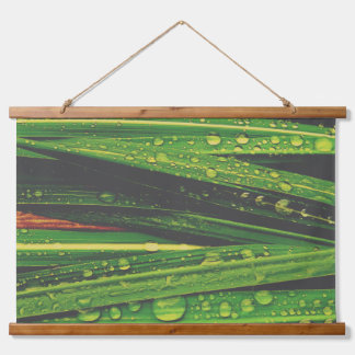 Regendruppels op gras hangend wandkleed