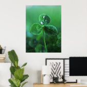 Regendruppels op groene klaverblaadjes Macro Poster (Thuiskantoor)