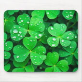Regendruppels op klavertjes met vier bladeren muismat (Voorkant)