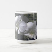 "REGENDRUPPELS OP WITTE ORCHIDEEËN" KOFFIEMOK (Center)