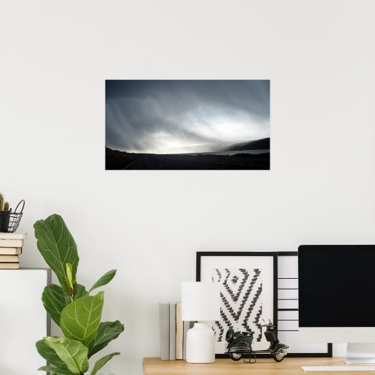 Regenwolken en zon op het water3 poster (Thuiskantoor)