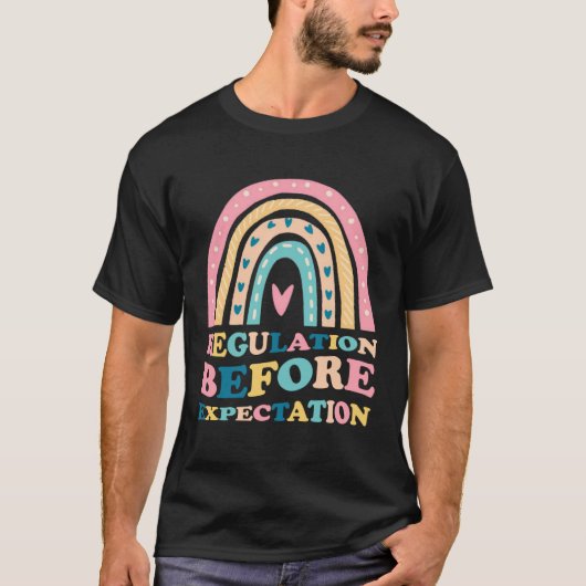 Regulation Before Expectation Retro Neurodiversity T-shirt (Voorkant)
