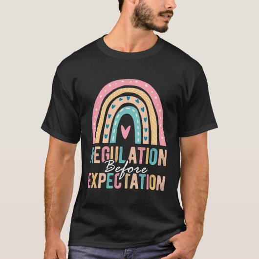 Regulation Before Expectation Retro Neurodiversity T-shirt (Voorkant)
