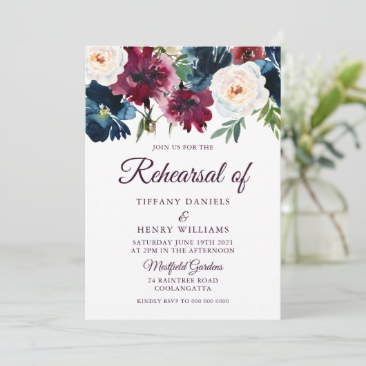 Rehearsal van Navy & Burgundy Red Wine Flowers Kaart (Staand voorkant)