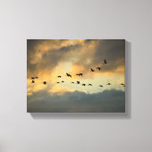 Reiger vogels migreren bij zonsondergang canvas afdruk (Voorkant)