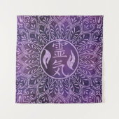 Reiki Symbolen en genezende handen op paars licht Wandkleed (Voorkant)