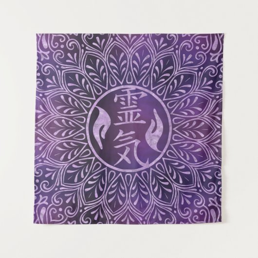 Reiki Symbolen en genezende handen op paars licht Wandkleed (Voorkant)