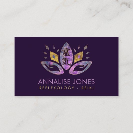 Reiki symbool en handen in Lotus Fluorite en Gold Visitekaartje (Voorkant)