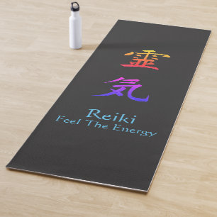 Reiki voelt de energie-regenboog yogamat