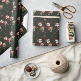 Reindeer en Red Berry Dark Green Wrapping Paper Cadeaupapier