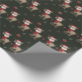 Reindeer en Red Berry Dark Green Wrapping Paper Cadeaupapier (Hoek)